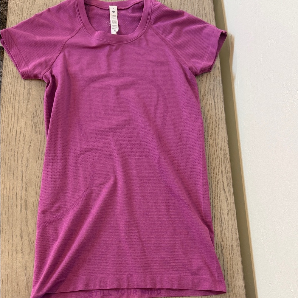 lululemon athletica Magenta Short Sleeve Crewneck Tee